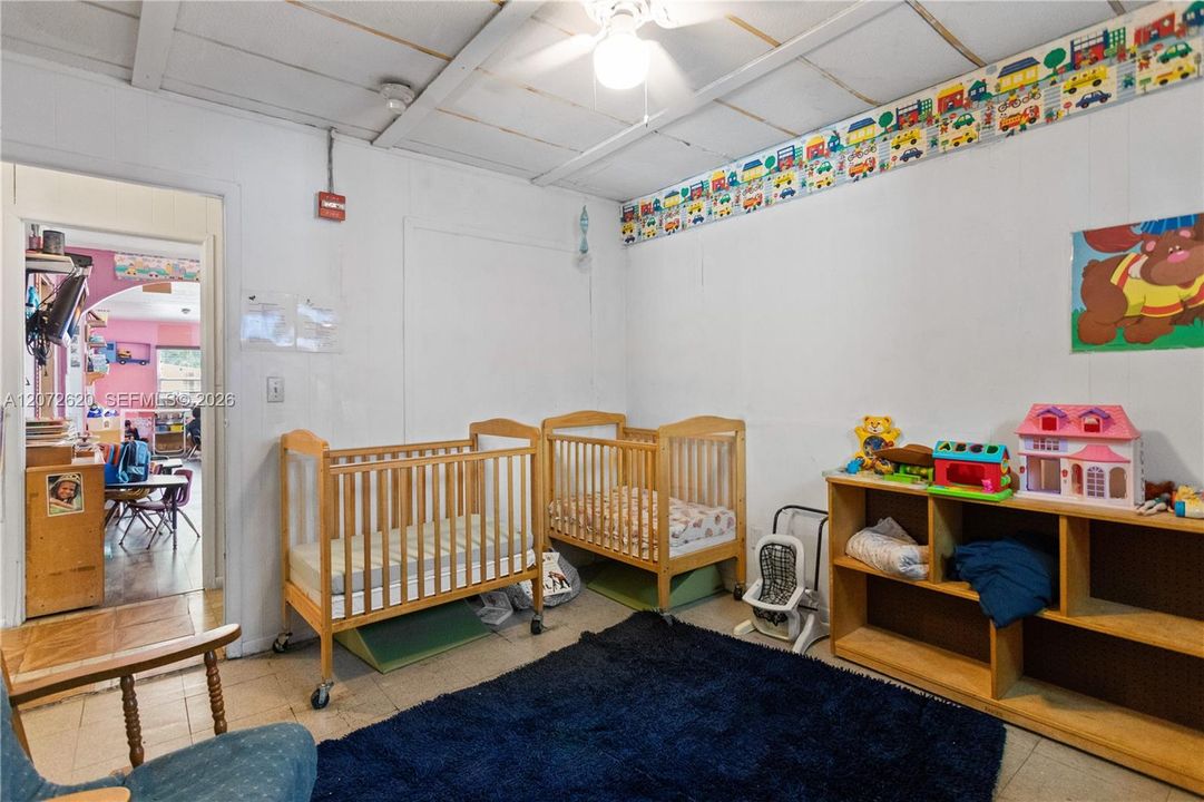 For Sale: $575,000 (3 beds, 1 baths, 1289 Square Feet)