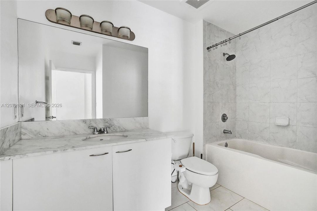 На продажу: $499,000 (2 спален, 2 ванн, 1041 Квадратных фут)