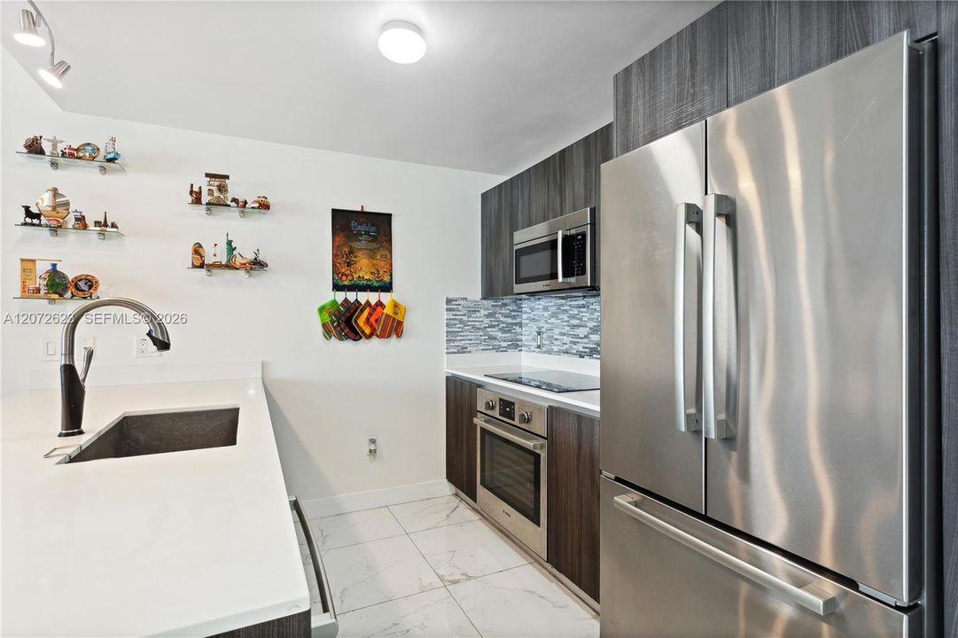 В аренду: $4,900 (1 спален, 2 ванн, 979 Квадратных фут)