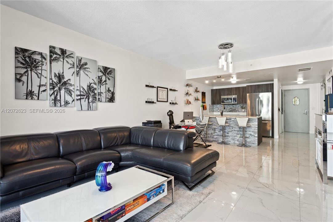 В аренду: $4,900 (1 спален, 2 ванн, 979 Квадратных фут)