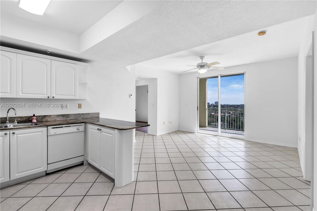 En Renta: $2,995 (2 camas, 2 baños, 917 Pies cuadrados)