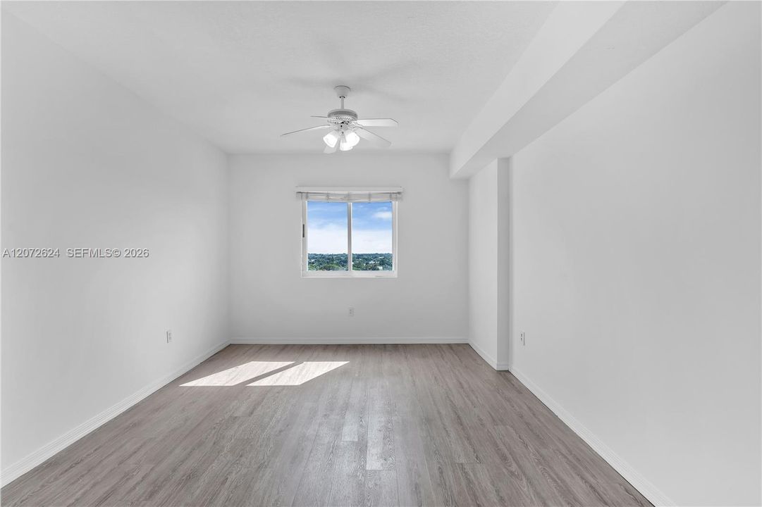 Second bedroom.