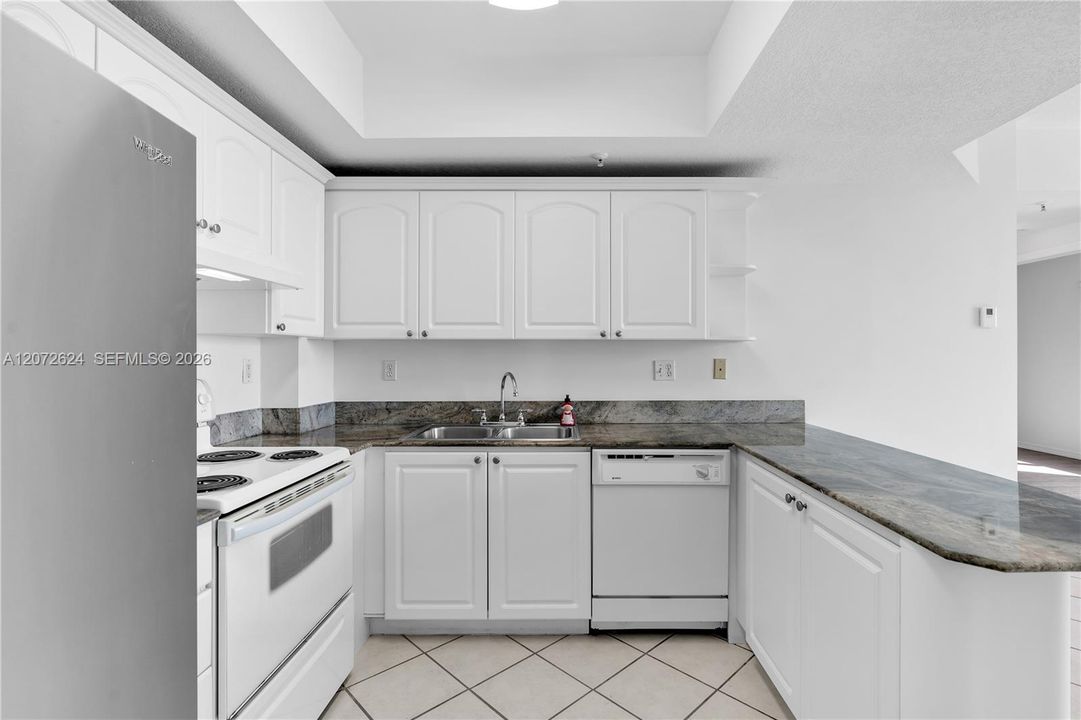 En Renta: $2,995 (2 camas, 2 baños, 917 Pies cuadrados)