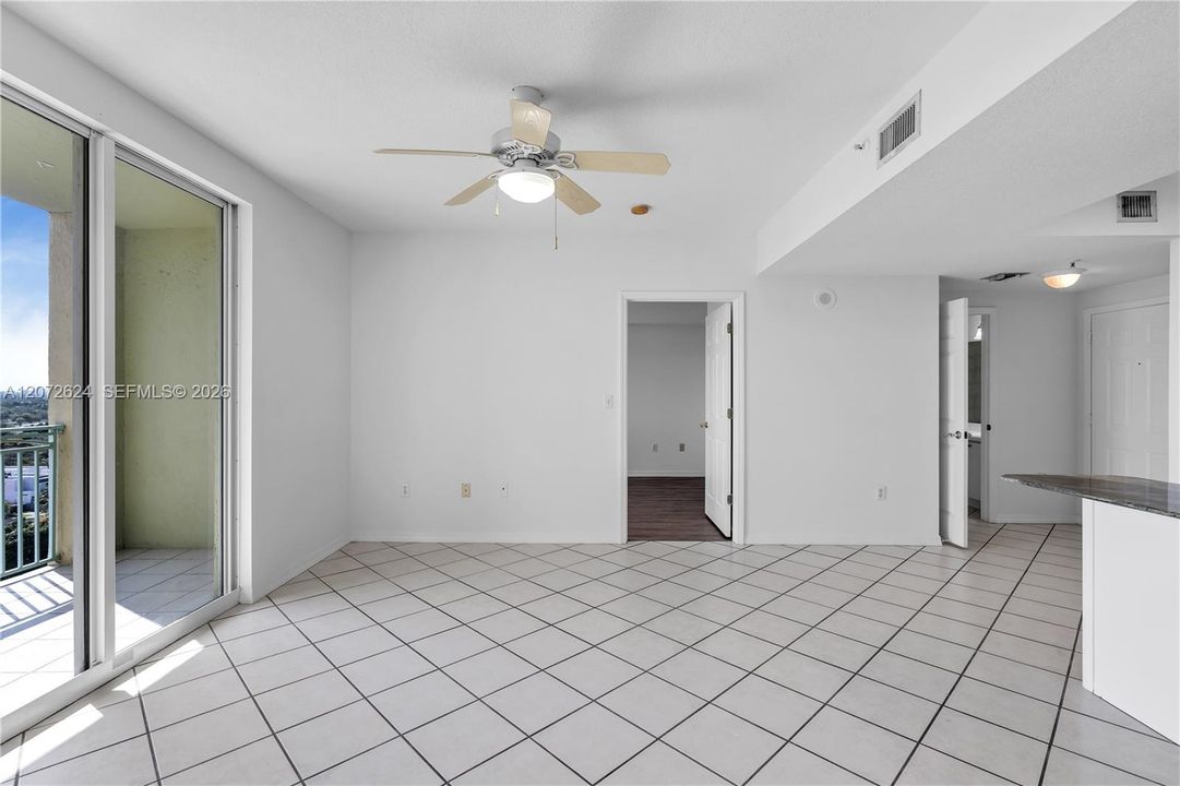 En Renta: $2,995 (2 camas, 2 baños, 917 Pies cuadrados)