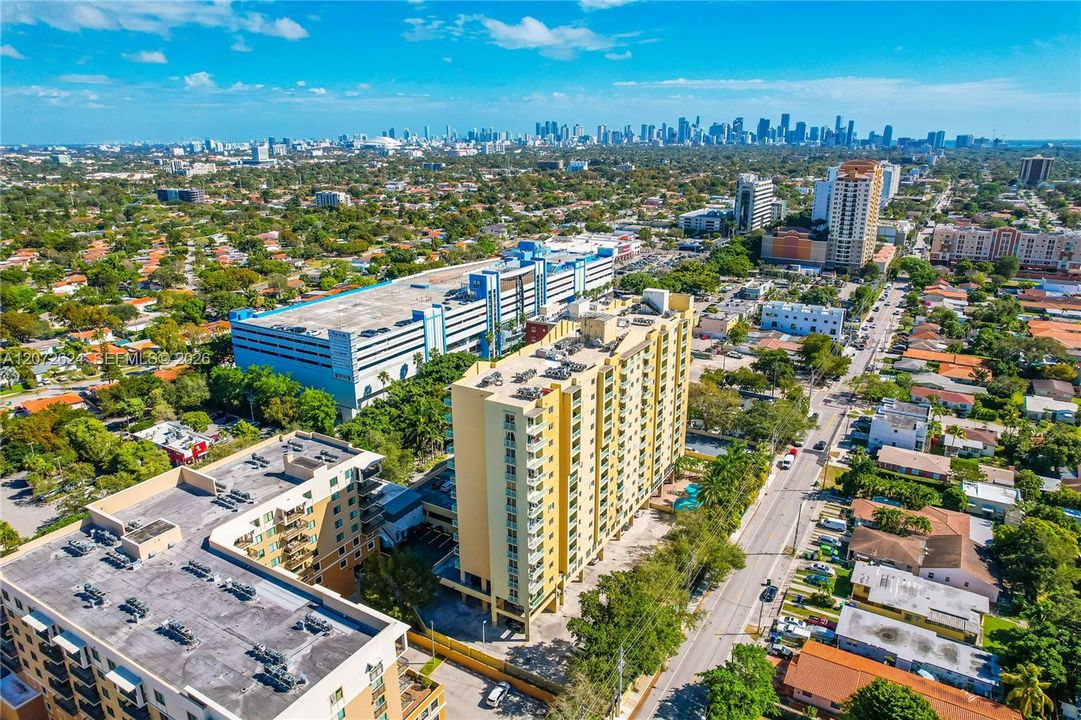 En Renta: $2,995 (2 camas, 2 baños, 917 Pies cuadrados)