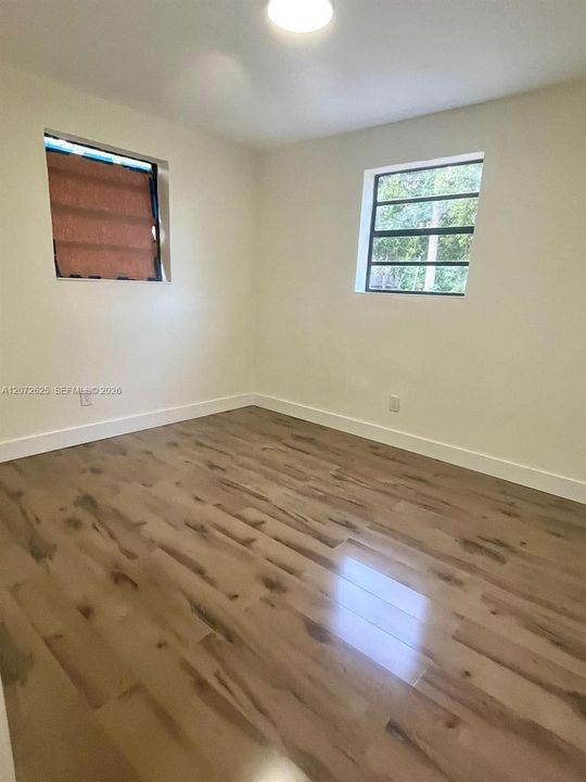 For Rent: $2,495 (3 beds, 1 baths, 900 Square Feet)