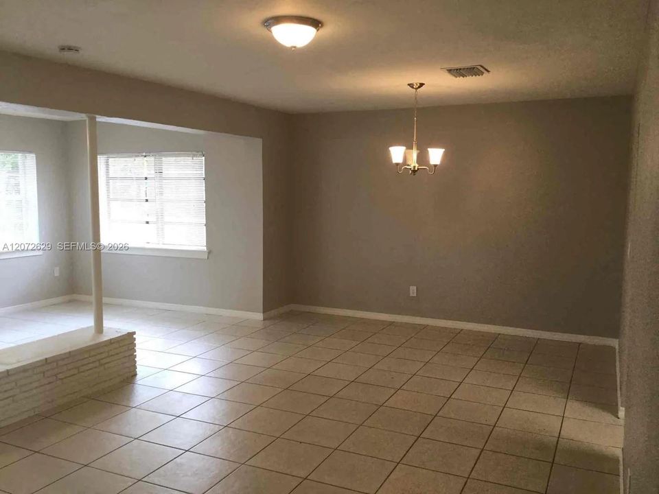 For Rent: $2,930 (4 beds, 2 baths, 1780 Square Feet)