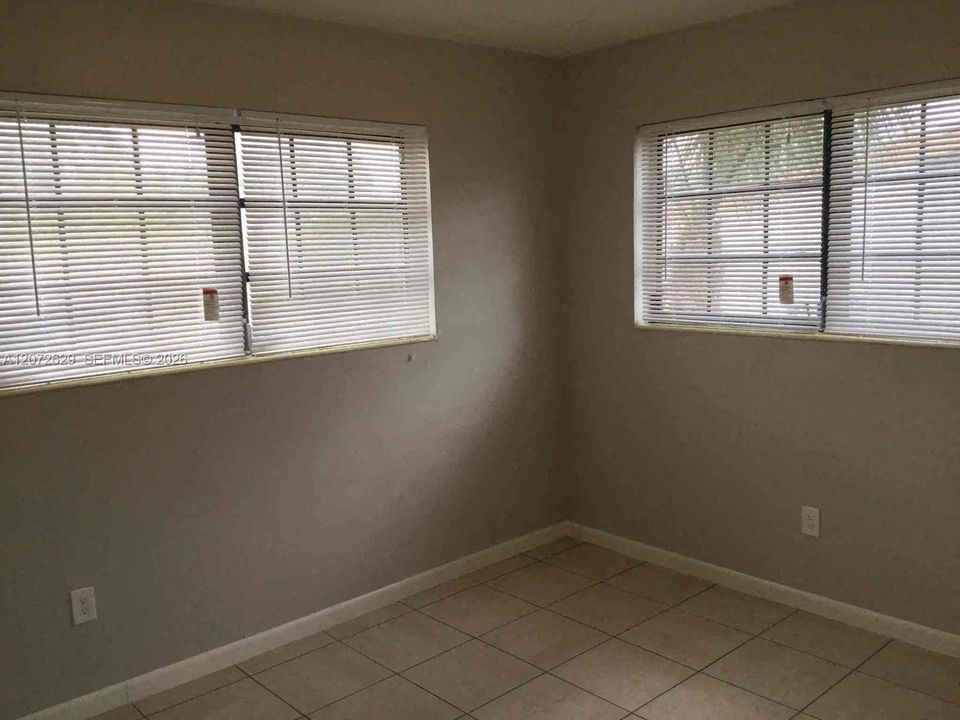 For Rent: $2,930 (4 beds, 2 baths, 1780 Square Feet)