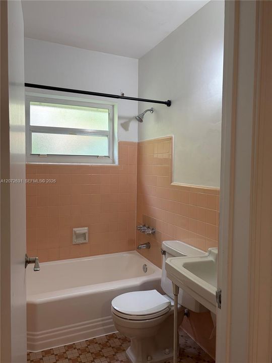 В аренду: $2,950 (2 спален, 1 ванн, 1213 Квадратных фут)