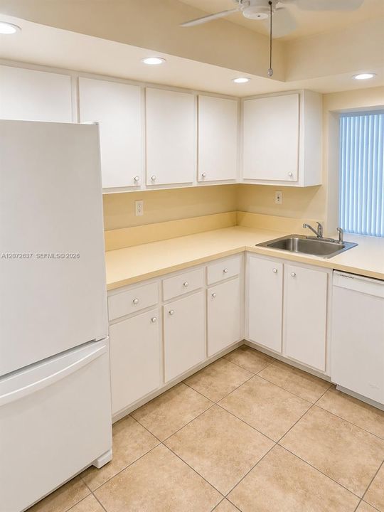 For Rent: $2,200 (1 beds, 2 baths, 1075 Square Feet)