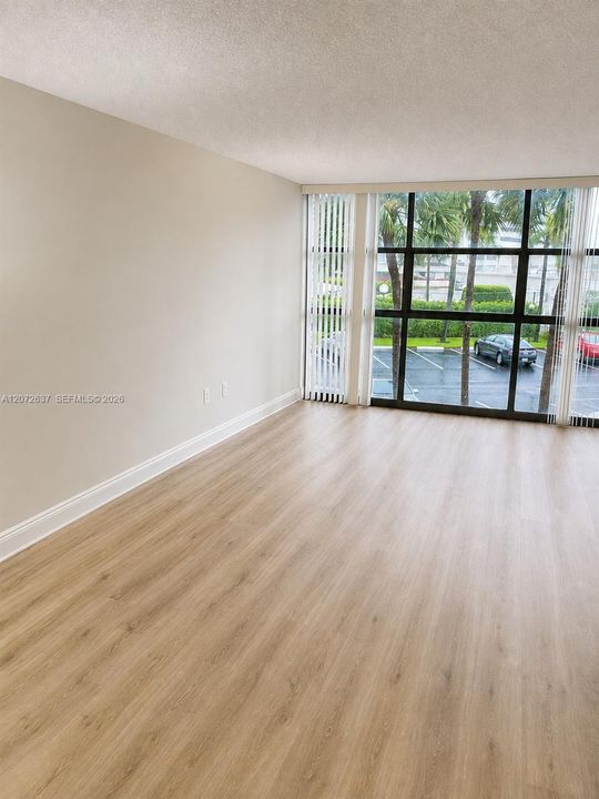 For Rent: $2,200 (1 beds, 2 baths, 1075 Square Feet)
