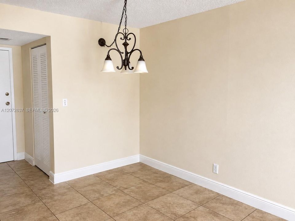 For Rent: $2,200 (1 beds, 2 baths, 1075 Square Feet)