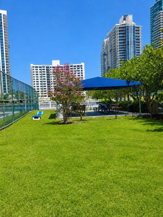 For Rent: $2,200 (1 beds, 2 baths, 1075 Square Feet)