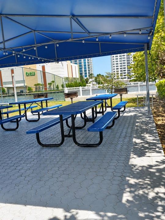 For Rent: $2,200 (1 beds, 2 baths, 1075 Square Feet)