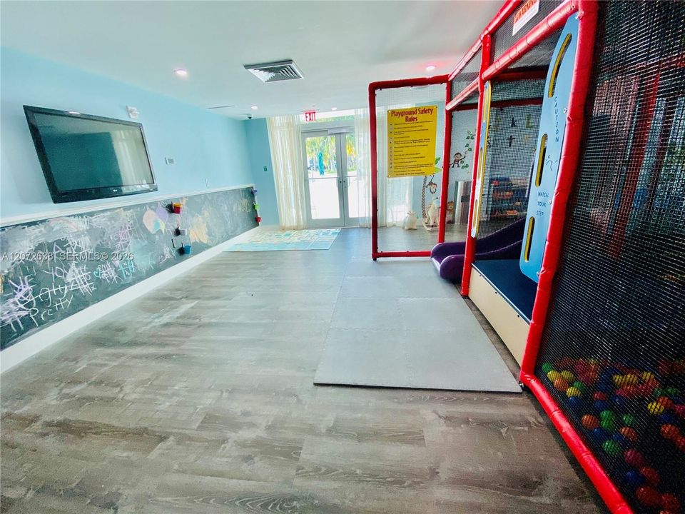 В аренду: $3,250 (1 спален, 1 ванн, 628 Квадратных фут)