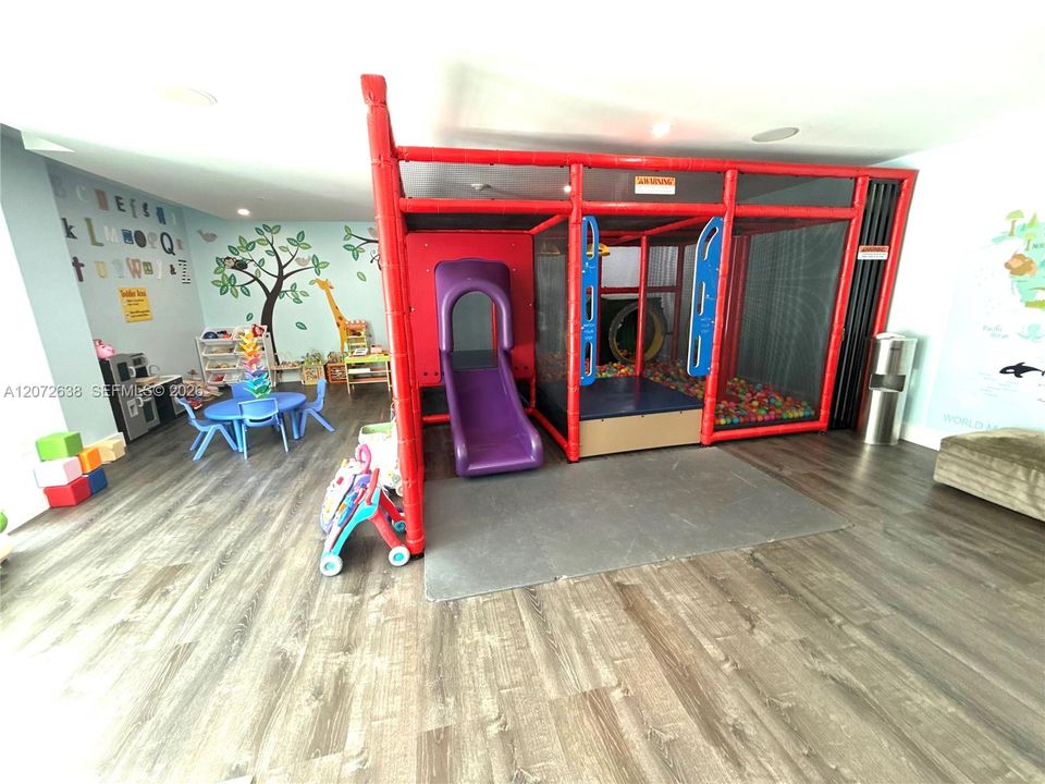 В аренду: $3,250 (1 спален, 1 ванн, 628 Квадратных фут)