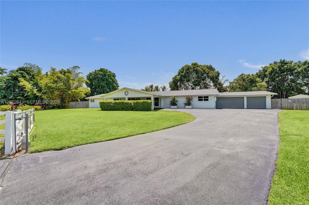 For Sale: $1,649,000 (4 beds, 2 baths, 4349 Square Feet)