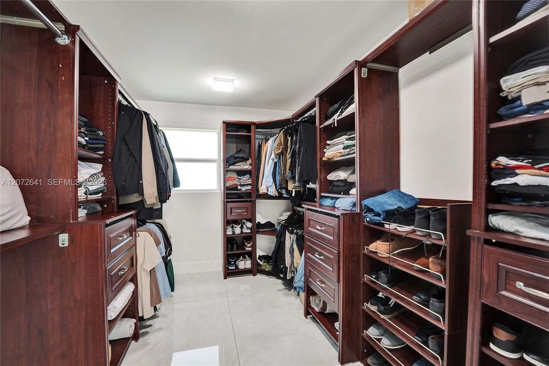 For Sale: $1,649,000 (4 beds, 2 baths, 4349 Square Feet)