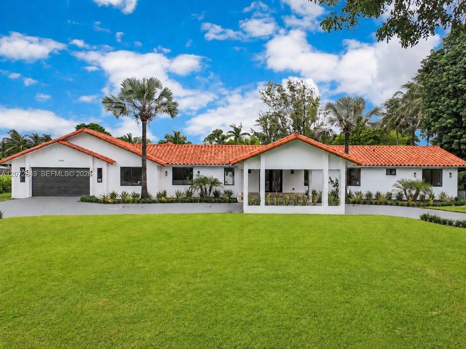 For Sale: $3,950,000 (5 beds, 5 baths, 5718 Square Feet)
