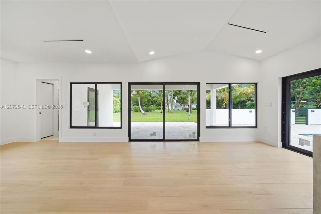 For Sale: $3,950,000 (5 beds, 5 baths, 5718 Square Feet)