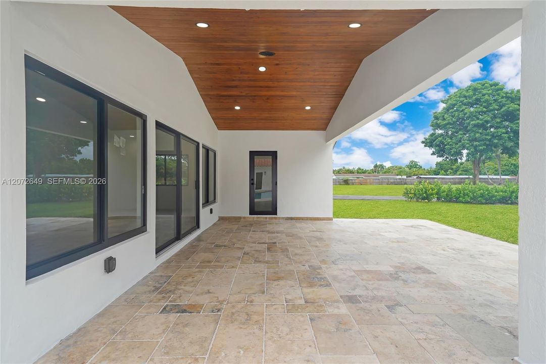 For Sale: $3,950,000 (5 beds, 5 baths, 5718 Square Feet)