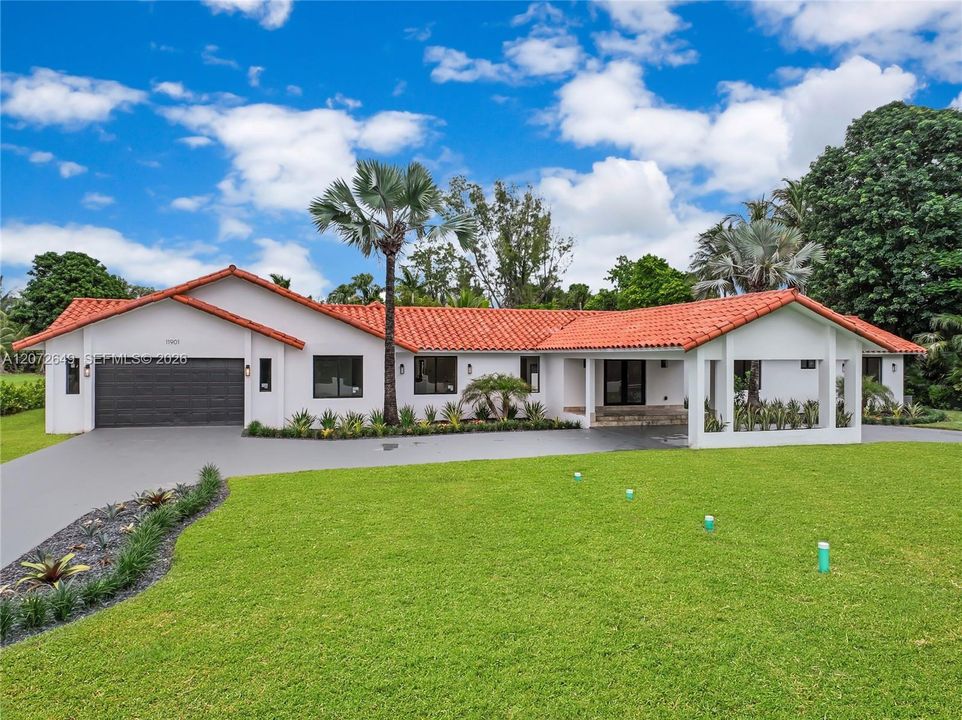 For Sale: $3,950,000 (5 beds, 5 baths, 5718 Square Feet)