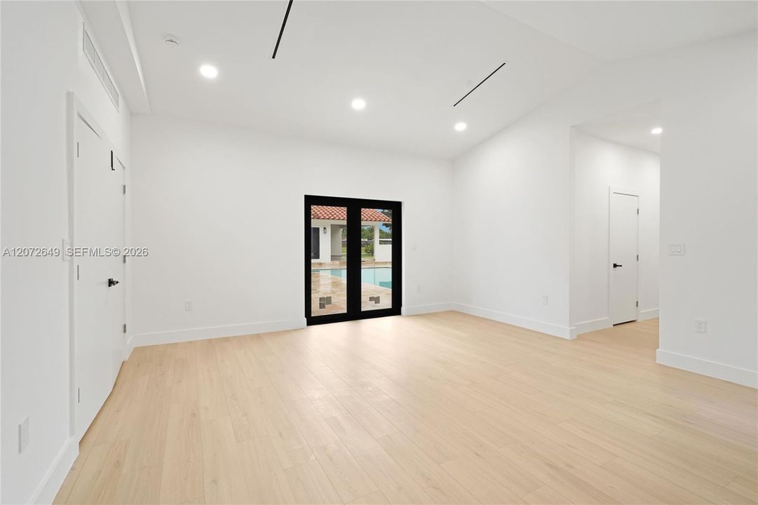 For Sale: $3,950,000 (5 beds, 5 baths, 5718 Square Feet)