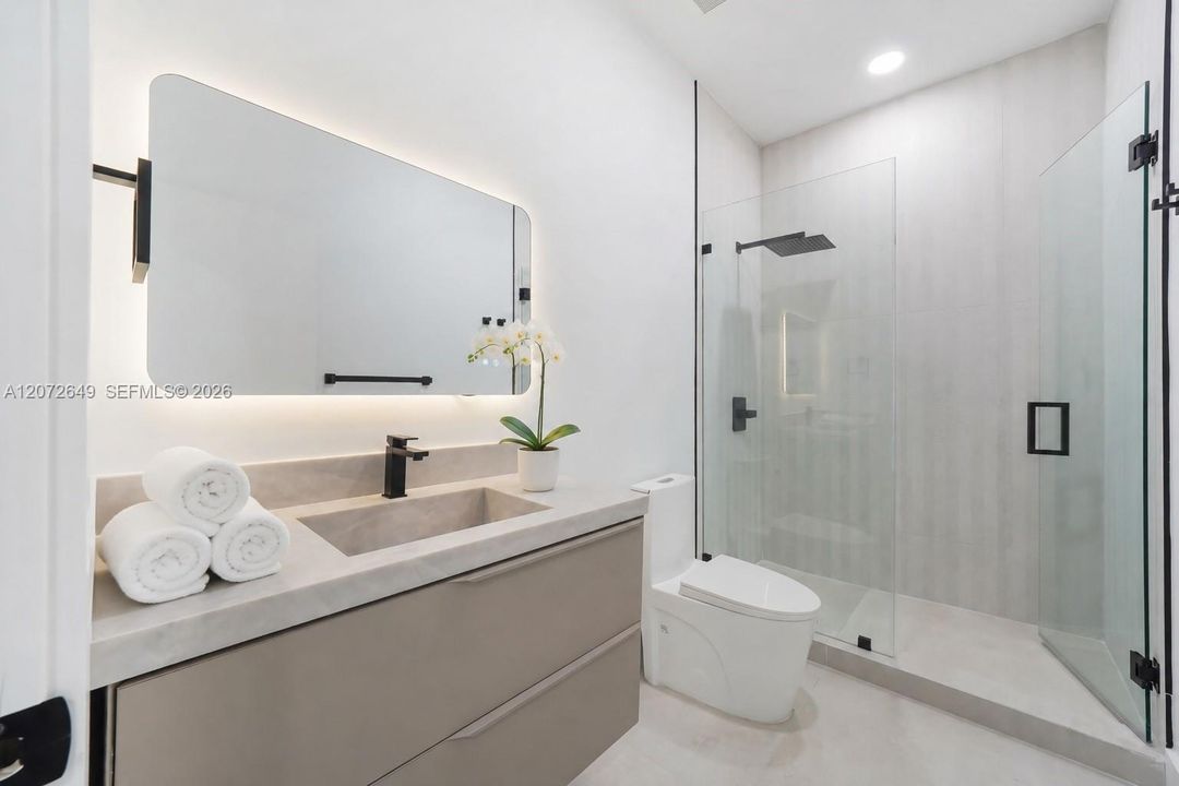 For Sale: $3,950,000 (5 beds, 5 baths, 5718 Square Feet)