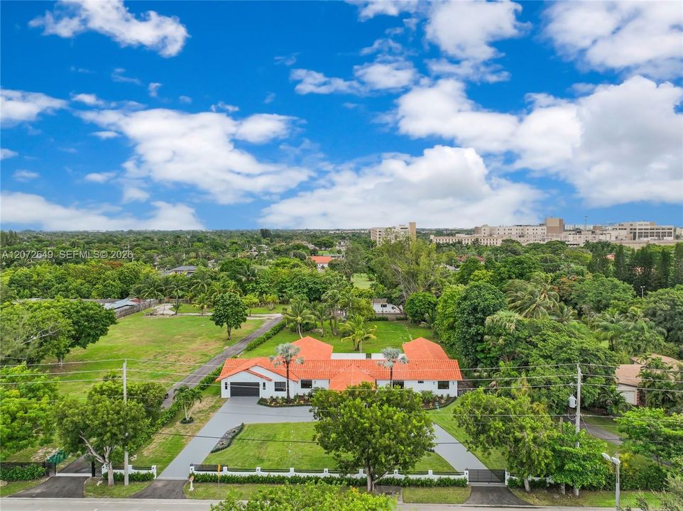 For Sale: $3,950,000 (5 beds, 5 baths, 5718 Square Feet)