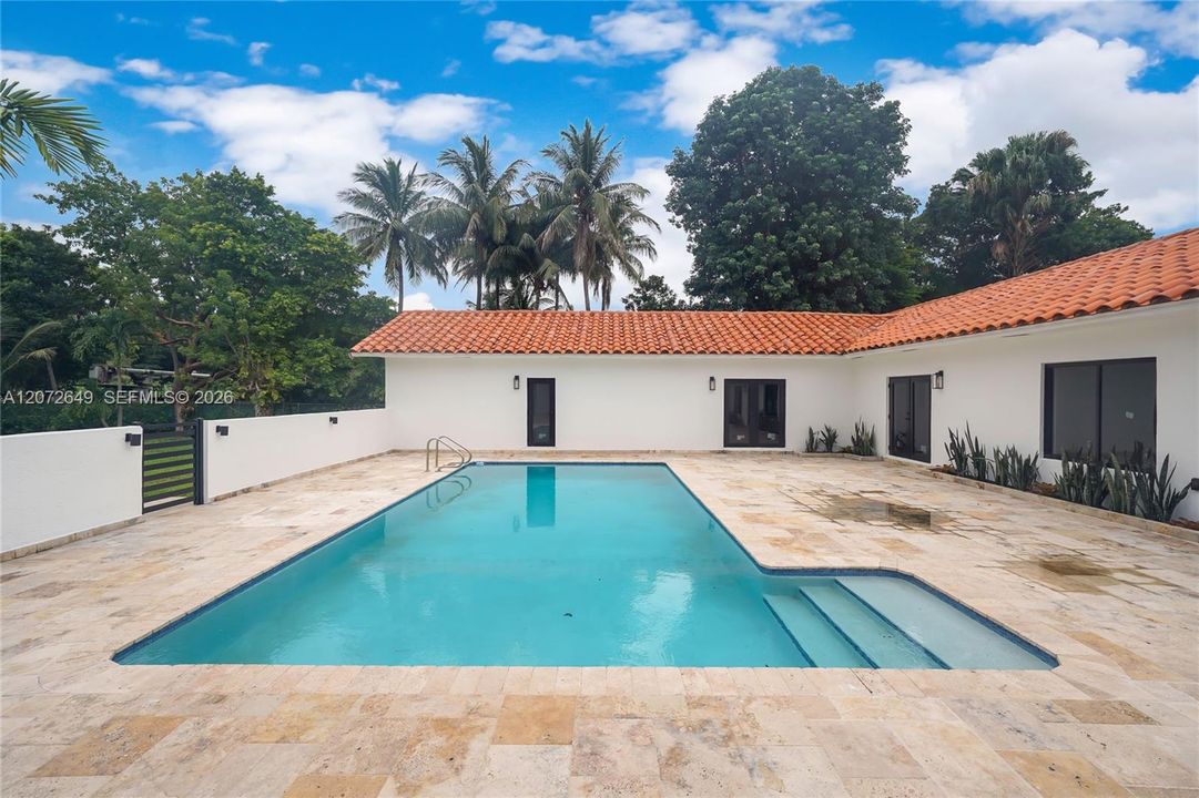 For Sale: $3,950,000 (5 beds, 5 baths, 5718 Square Feet)
