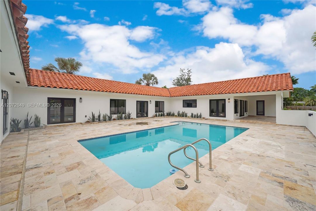 For Sale: $3,950,000 (5 beds, 5 baths, 5718 Square Feet)