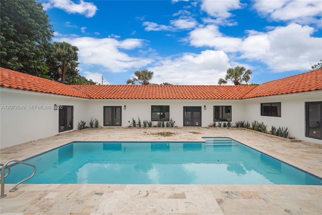 For Sale: $3,950,000 (5 beds, 5 baths, 5718 Square Feet)