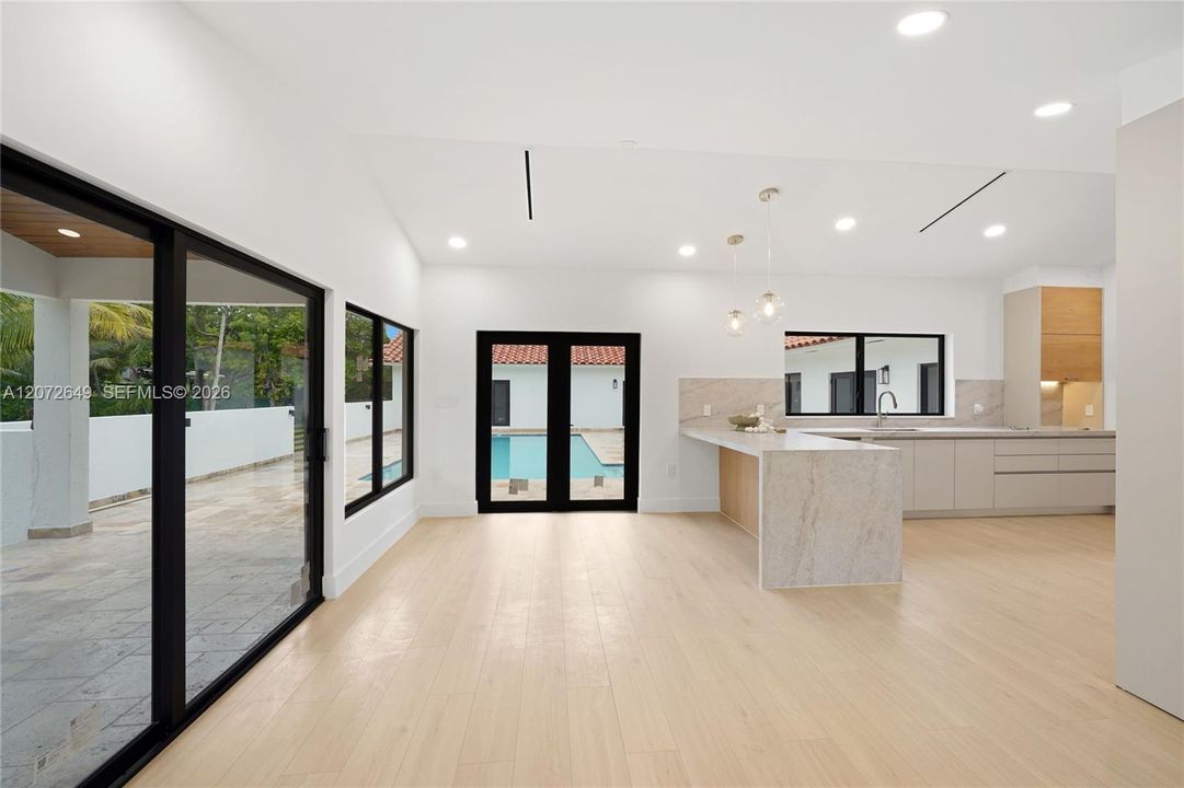 For Sale: $3,950,000 (5 beds, 5 baths, 5718 Square Feet)