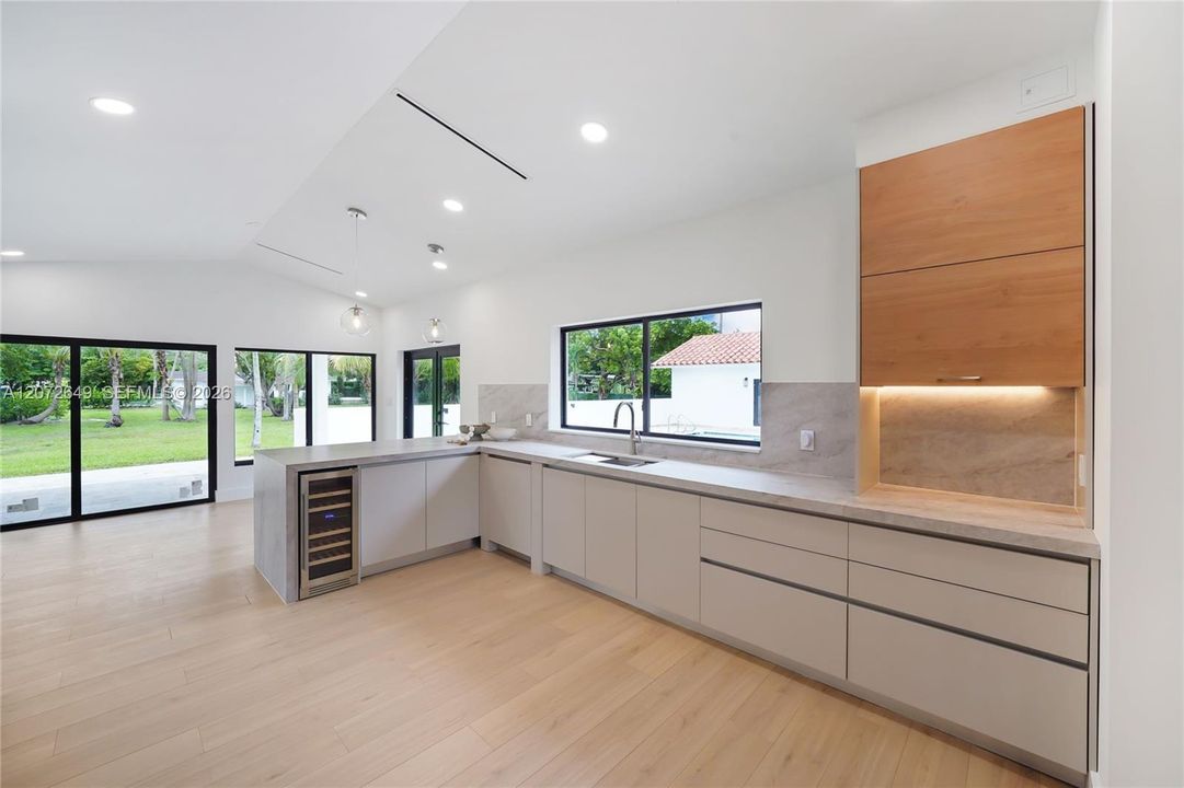 For Sale: $3,950,000 (5 beds, 5 baths, 5718 Square Feet)