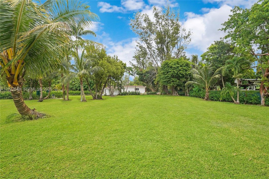 For Sale: $3,950,000 (5 beds, 5 baths, 5718 Square Feet)