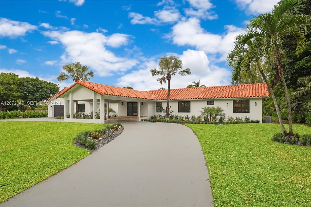For Sale: $3,950,000 (5 beds, 5 baths, 5718 Square Feet)