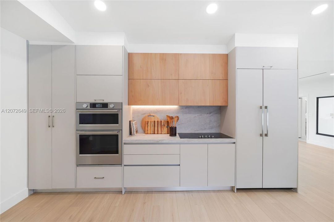 For Sale: $3,950,000 (5 beds, 5 baths, 5718 Square Feet)