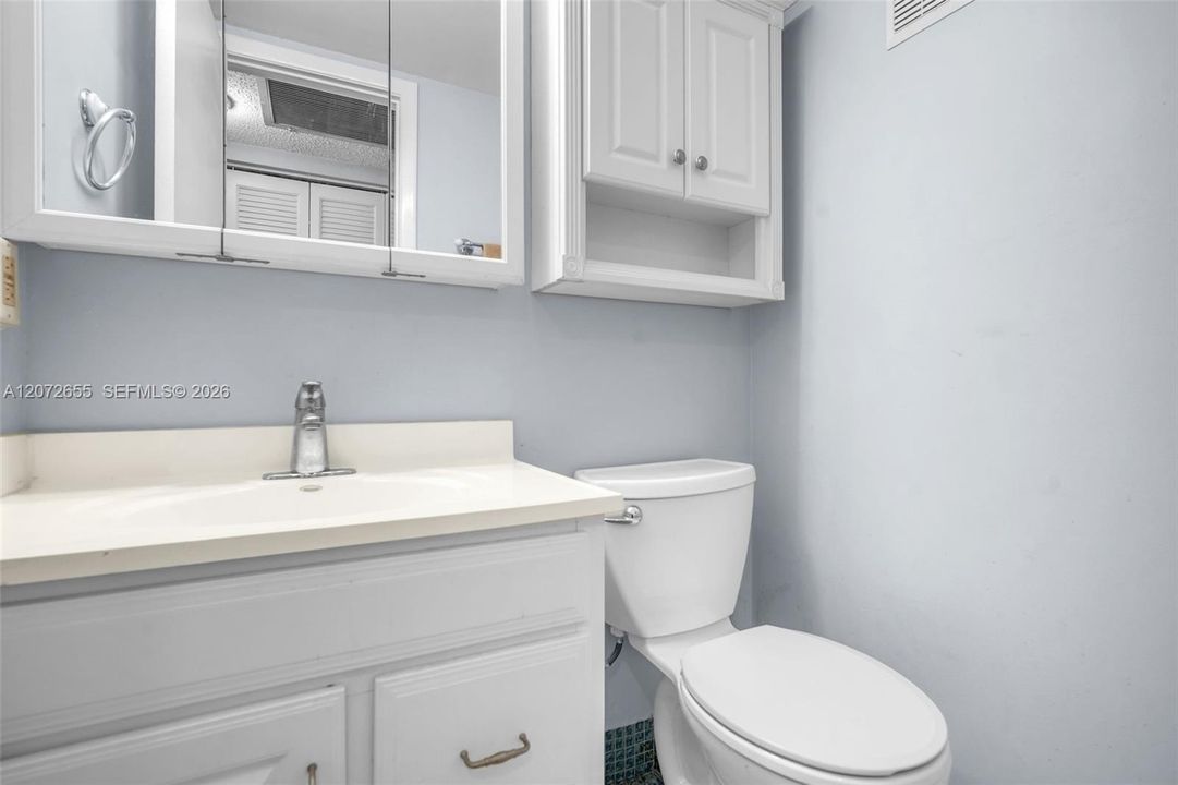1/2 bathroom