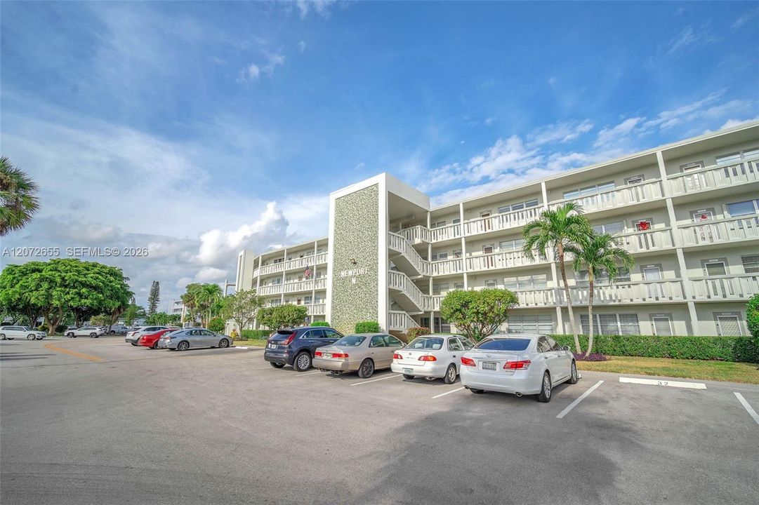 For Sale: $68,000 (1 beds, 1 baths, 738 Square Feet)