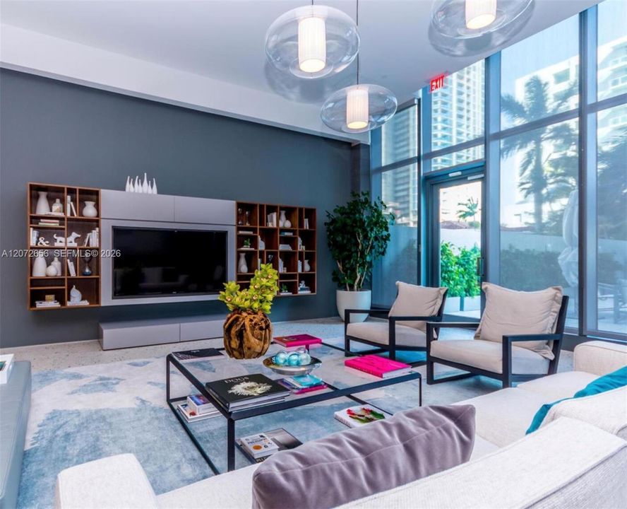For Sale: $5,300 (2 beds, 2 baths, 1107 Square Feet)