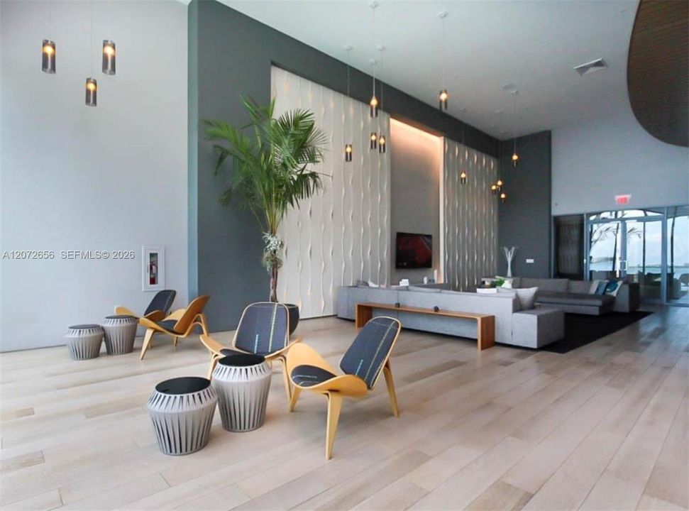 For Sale: $5,300 (2 beds, 2 baths, 1107 Square Feet)