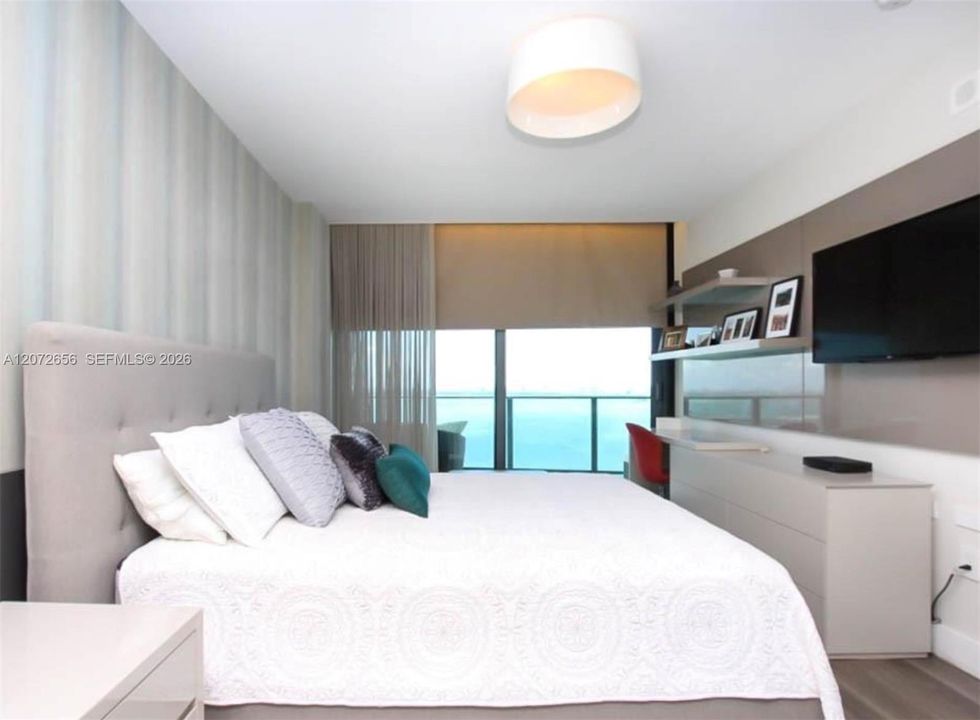 For Sale: $5,300 (2 beds, 2 baths, 1107 Square Feet)