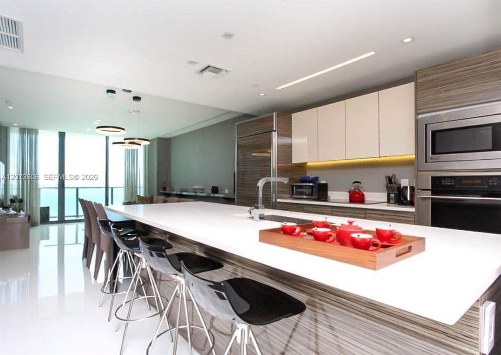 For Sale: $5,300 (2 beds, 2 baths, 1107 Square Feet)