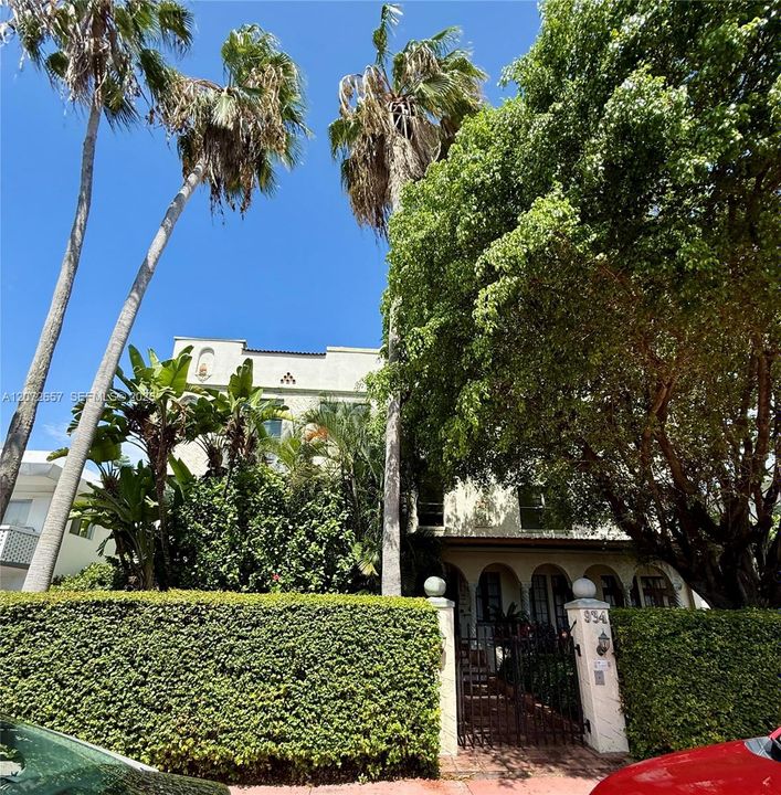 For Rent: $2,400 (1 beds, 1 baths, 660 Square Feet)