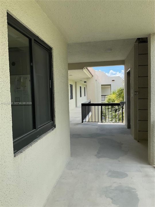 For Sale: $165,000 (2 beds, 2 baths, 1042 Square Feet)