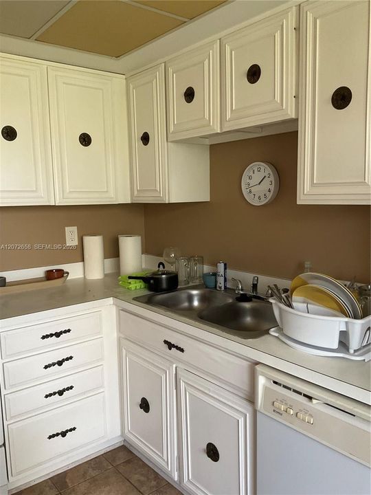 For Sale: $165,000 (2 beds, 2 baths, 1042 Square Feet)