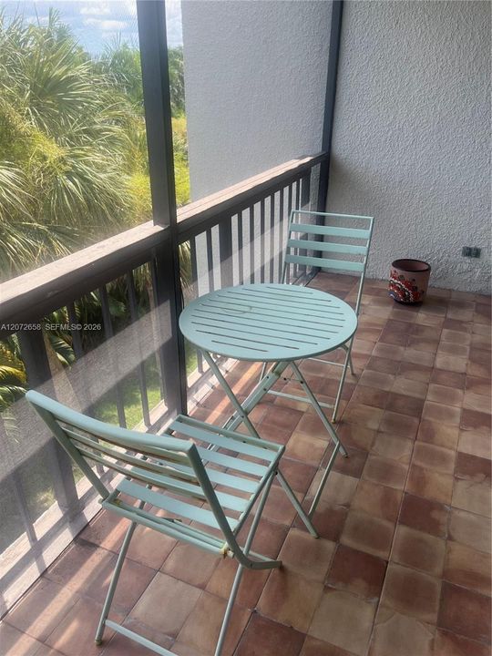 For Sale: $165,000 (2 beds, 2 baths, 1042 Square Feet)
