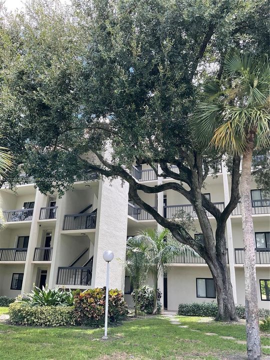 For Sale: $165,000 (2 beds, 2 baths, 1042 Square Feet)