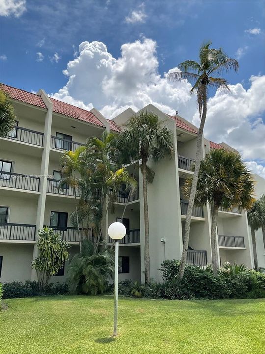 For Sale: $165,000 (2 beds, 2 baths, 1042 Square Feet)