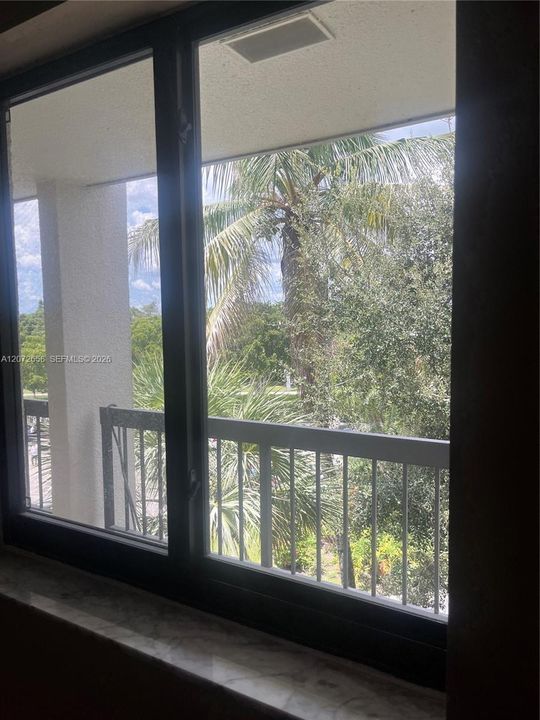For Sale: $165,000 (2 beds, 2 baths, 1042 Square Feet)